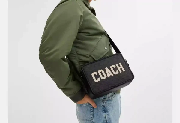 COACH CHARTER CROSSBODY 24 IN SIGNATURE CANVAS WITH COACH GRAPHIC - CP136 - Image 6