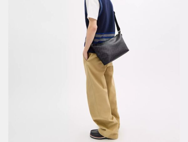 COACH FINN CROSSBODY BAG IN SIGNATURE CANVAS - CAJ91 (GUNMETAL/CHARCOAL/BLACK) - Image 5